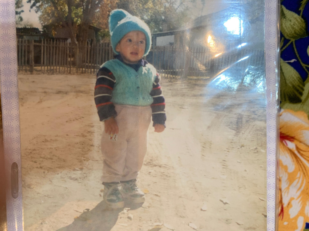 «Жұлдыздар танымалдыққа дейін және қазір…» Ермек Шынболатов бала кезіндегі ескі фотосуретін көрсетті