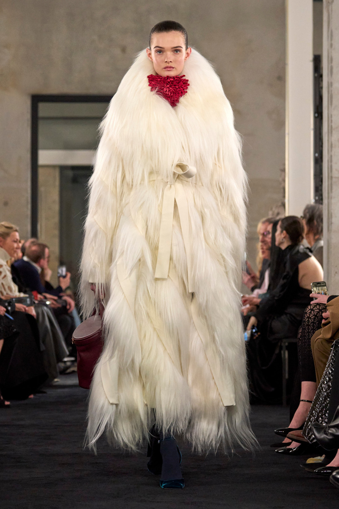 одежда и аксессуары из искусственного меха