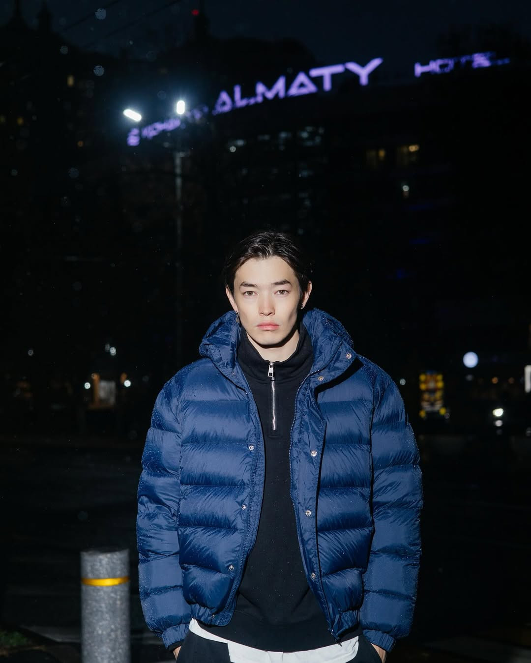 «Жұлдыздар танымалдыққа дейін және қазір…» Алмаз Мержақыпов бала кезіндегі ескі фотосуретін көрсетті