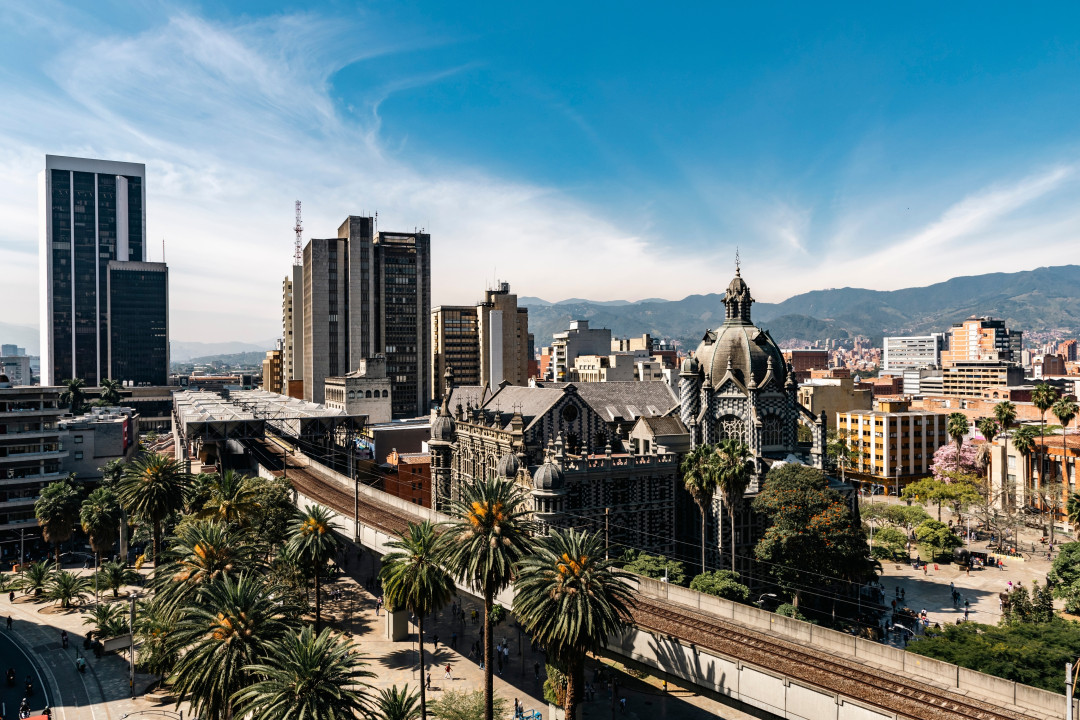 Названы города, где живут самые счастливые люди