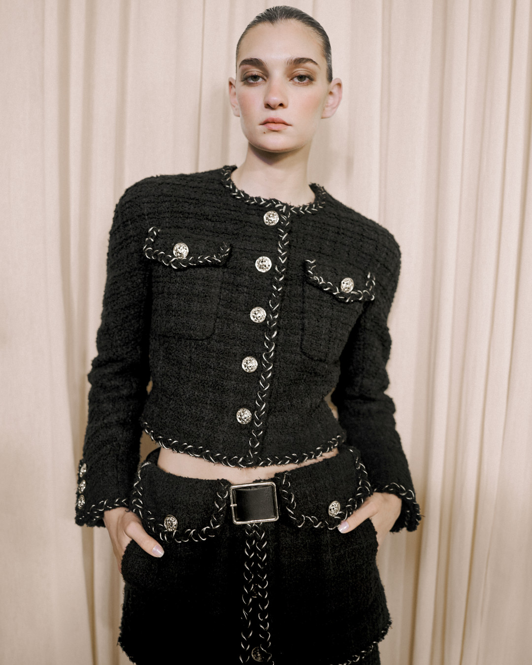 Бэкстейдж с кутюрного показа Chanel осень-зима 2025 года 