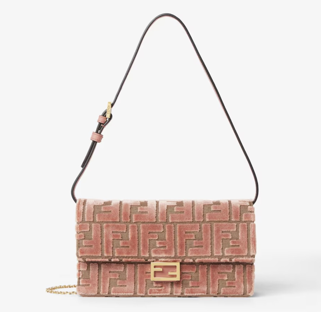 Одеваемся в стиле Реджины Джордж из «Дрянных девчонок»