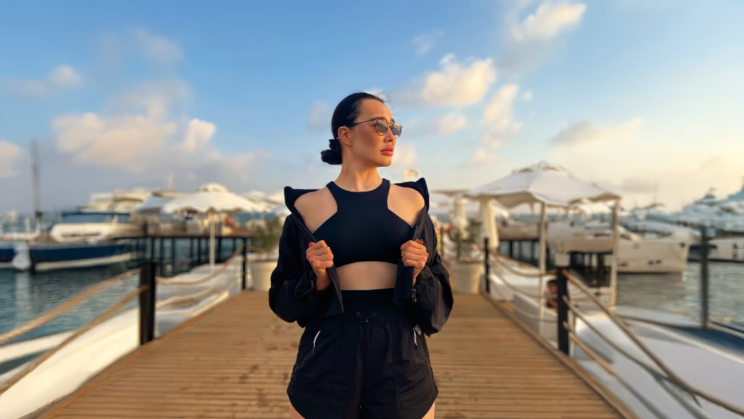 «Әлемді өзгерткің келсе, отбасыңды сүй»: Танымал дизайнер Айнұр Тұрысбек ана атанды!