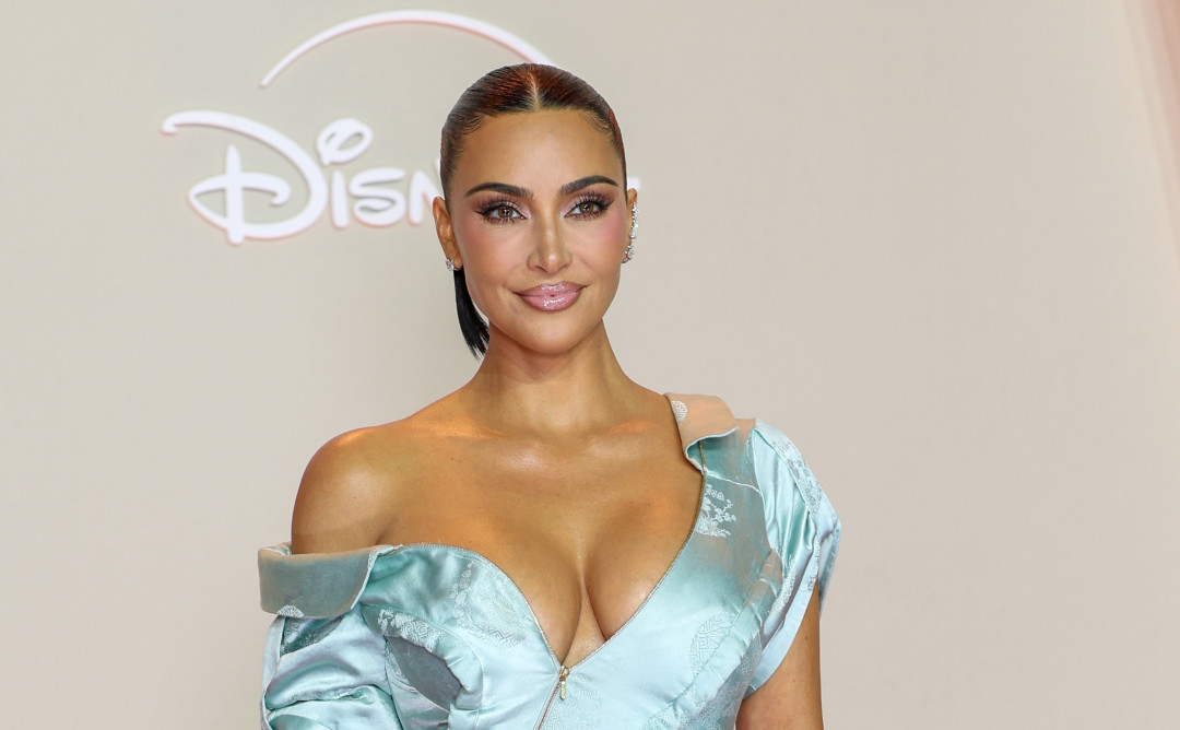 готический образ Ким Кардашьян