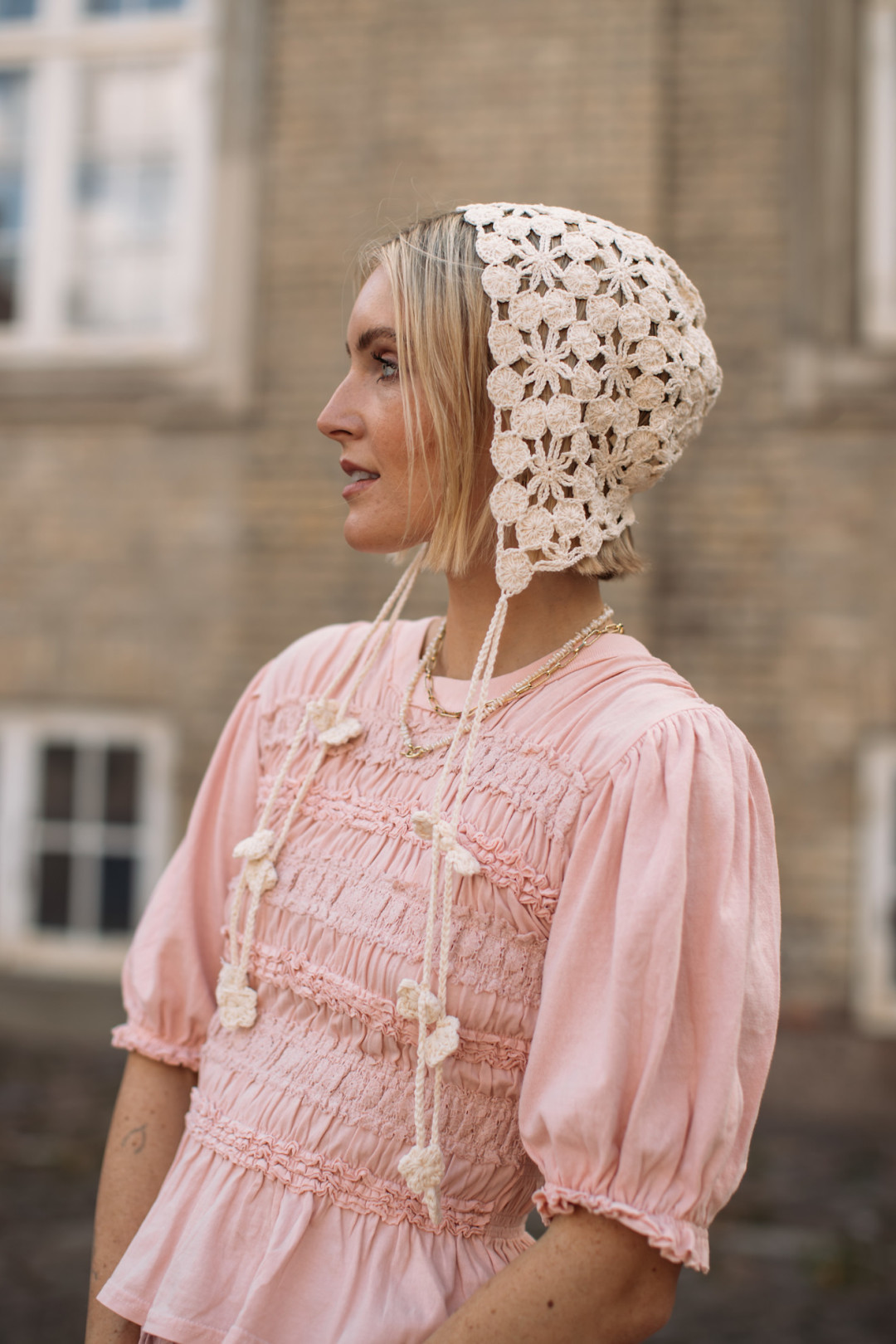 Вязаные крючком шапочки