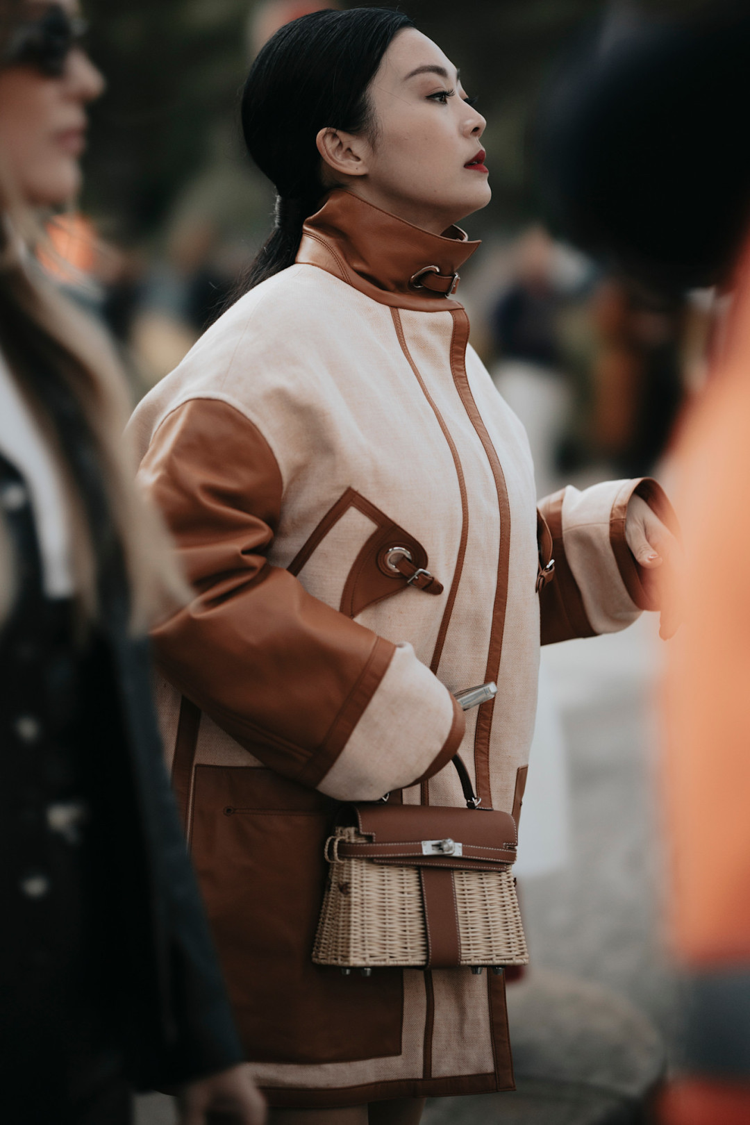 Куртки с высоким широким воротником