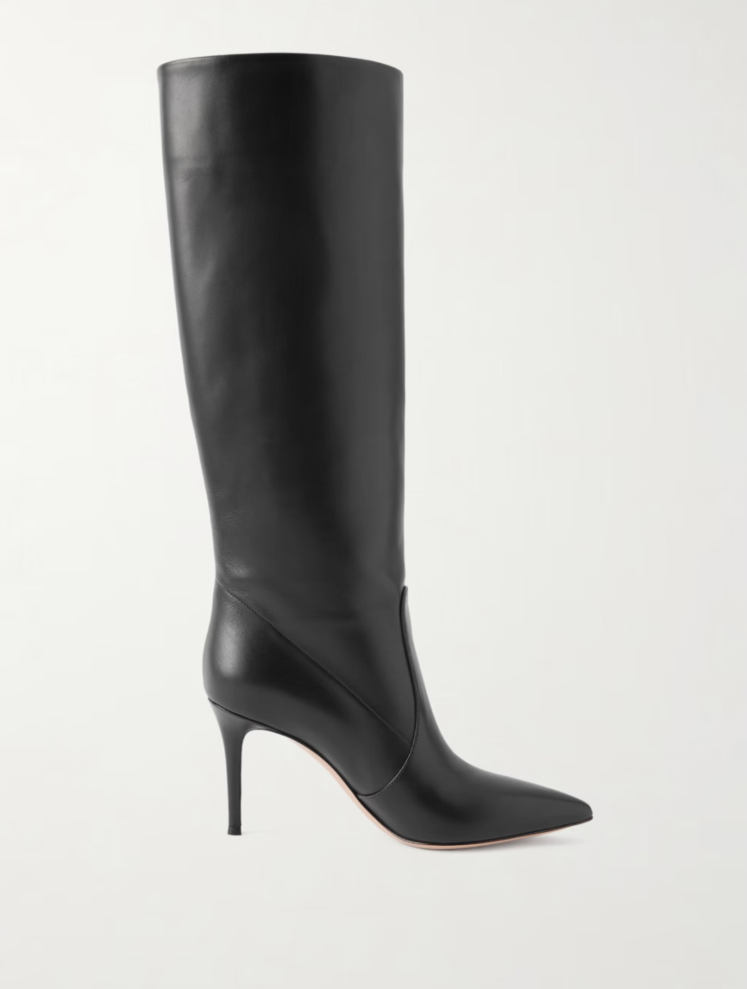 Где купить высокие черные сапоги как у Айжан Асемовой?