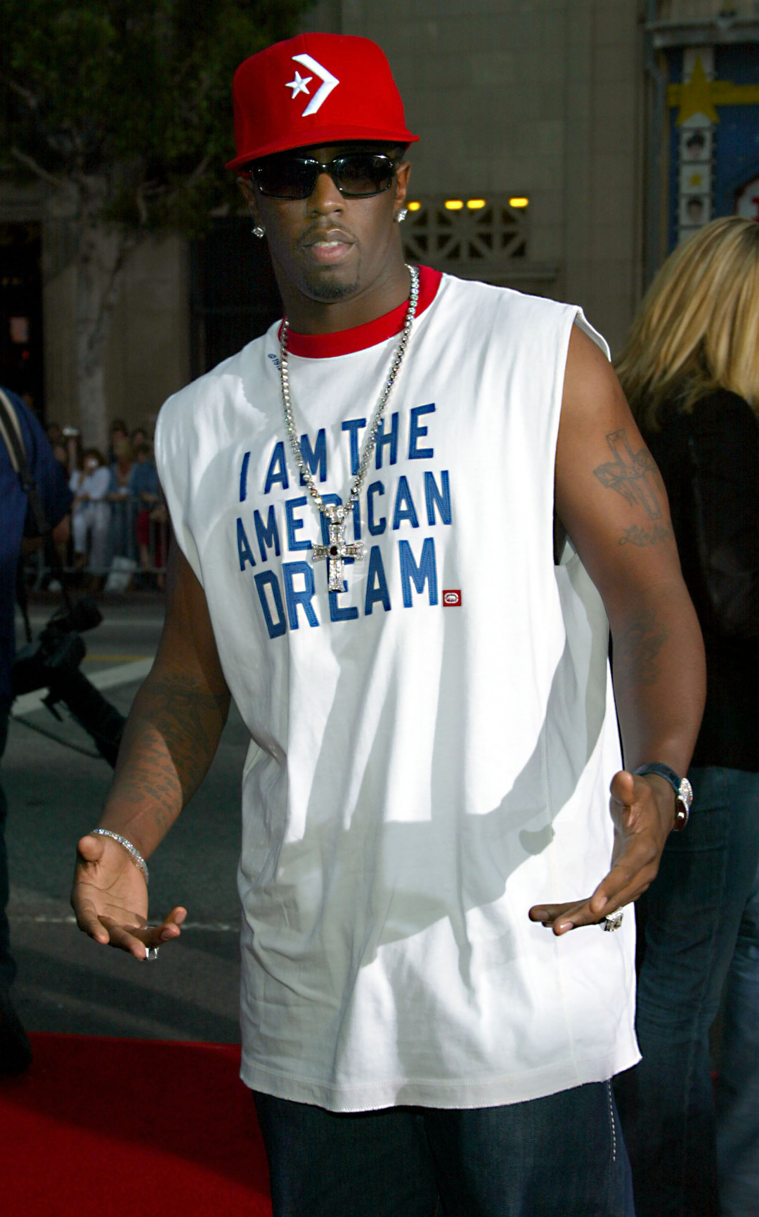 Рассматриваем фото из гостиничного номера Пи Дидди, которые были предъявлены в суде как улики