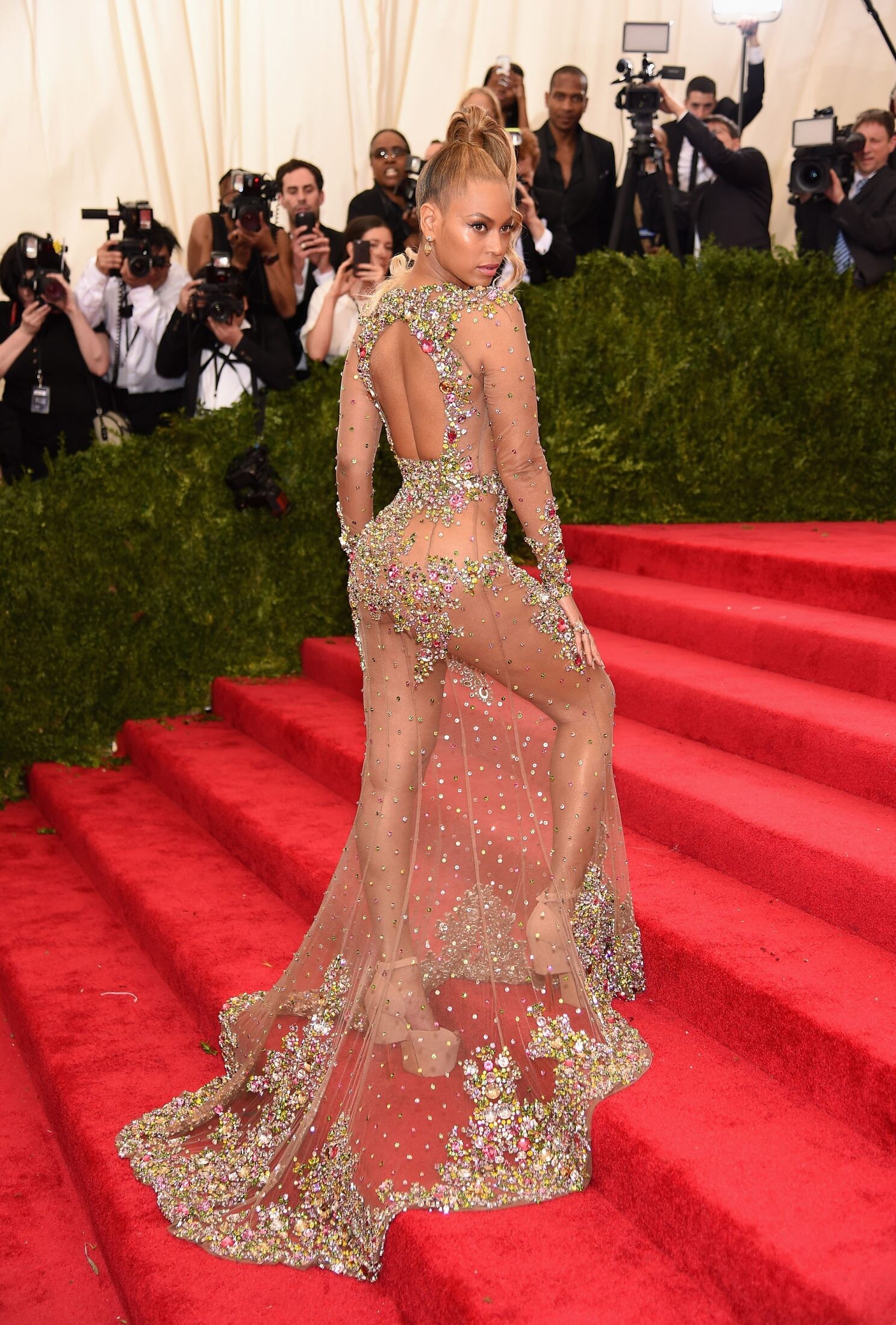 Самые дорогие украшения, которые знаменитости носили на Met Gala