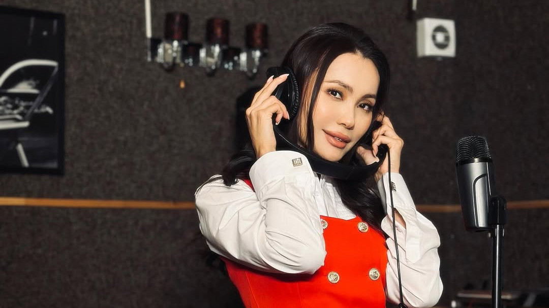 Жанар Дұғалова араға ұзақ жылдар салып жаңа бейнебаян ұсынды! Әншінің декреттік демалыс бітті ме?