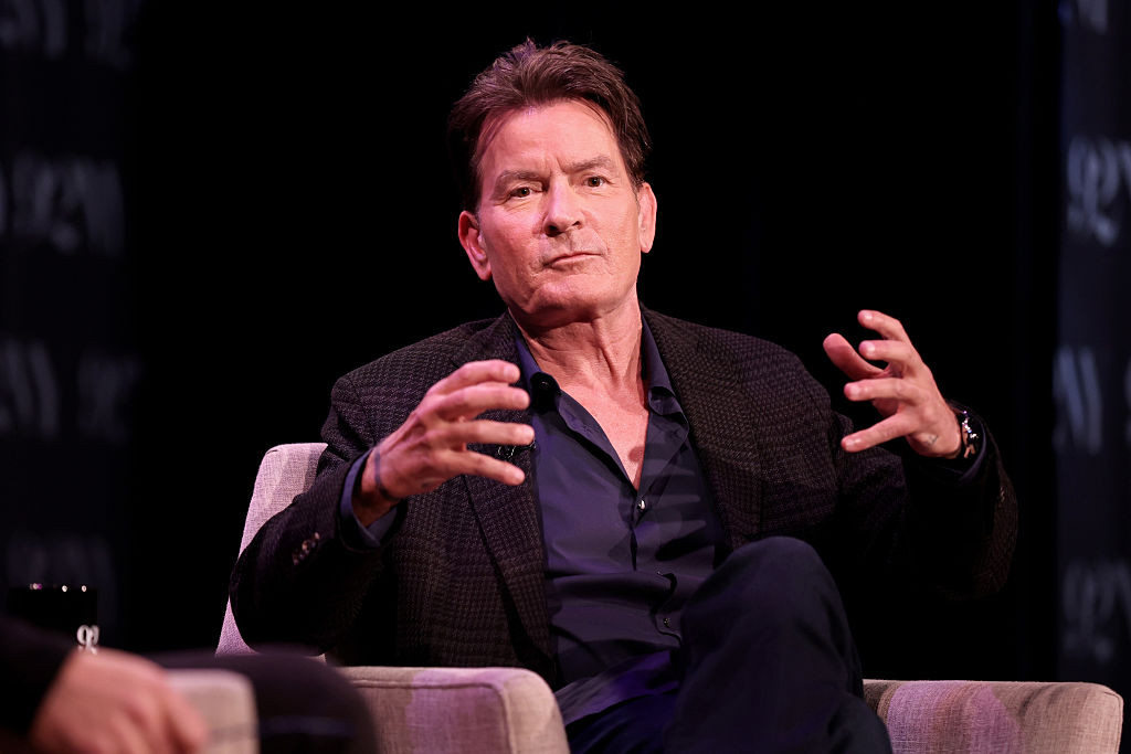 Чарли Шин Мэттью Перри