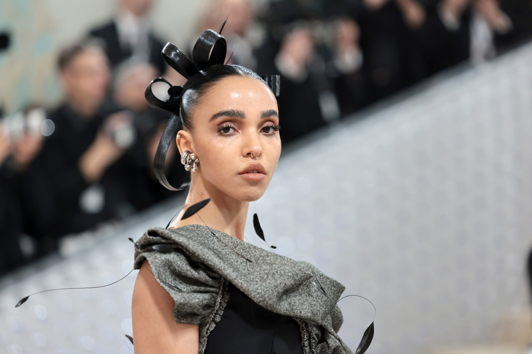 FKA Twigs отозвала свой иск на 10 миллионов долларов, поданный против Шайа ЛаБафа