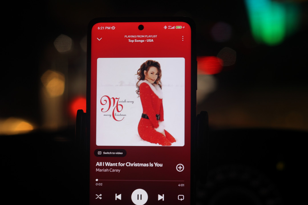 Суд вынес решение: история с рождественской песней Мэрайи Кэри завершилась