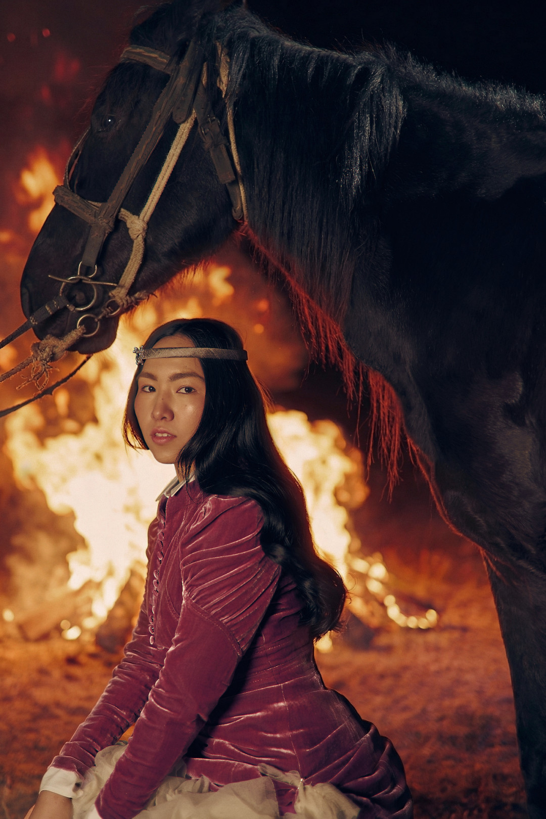 Нарушая правила: Yenlik на обложке нового номера Harper's BAZAAR Kazakhstan