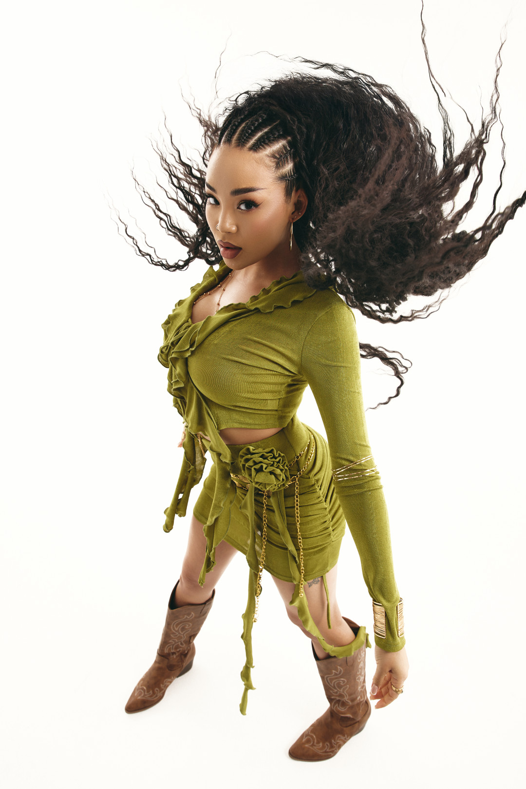 «Мен сөзбен емес, іспен дәлелдеймін»: Say Mo - 1 SHOT TOUR, қорқынышы және феминизмнің өнердегі әсері жайлы