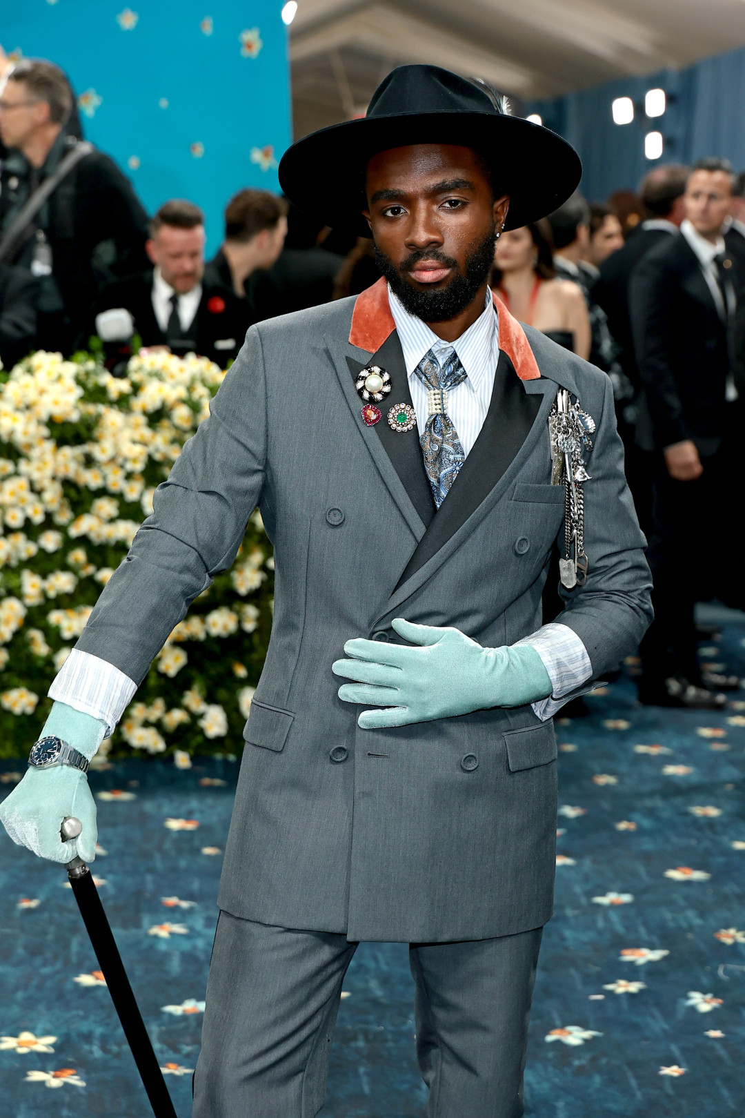 Рассматриваем стильные и безупречные мужские образы с Met Gala 2025