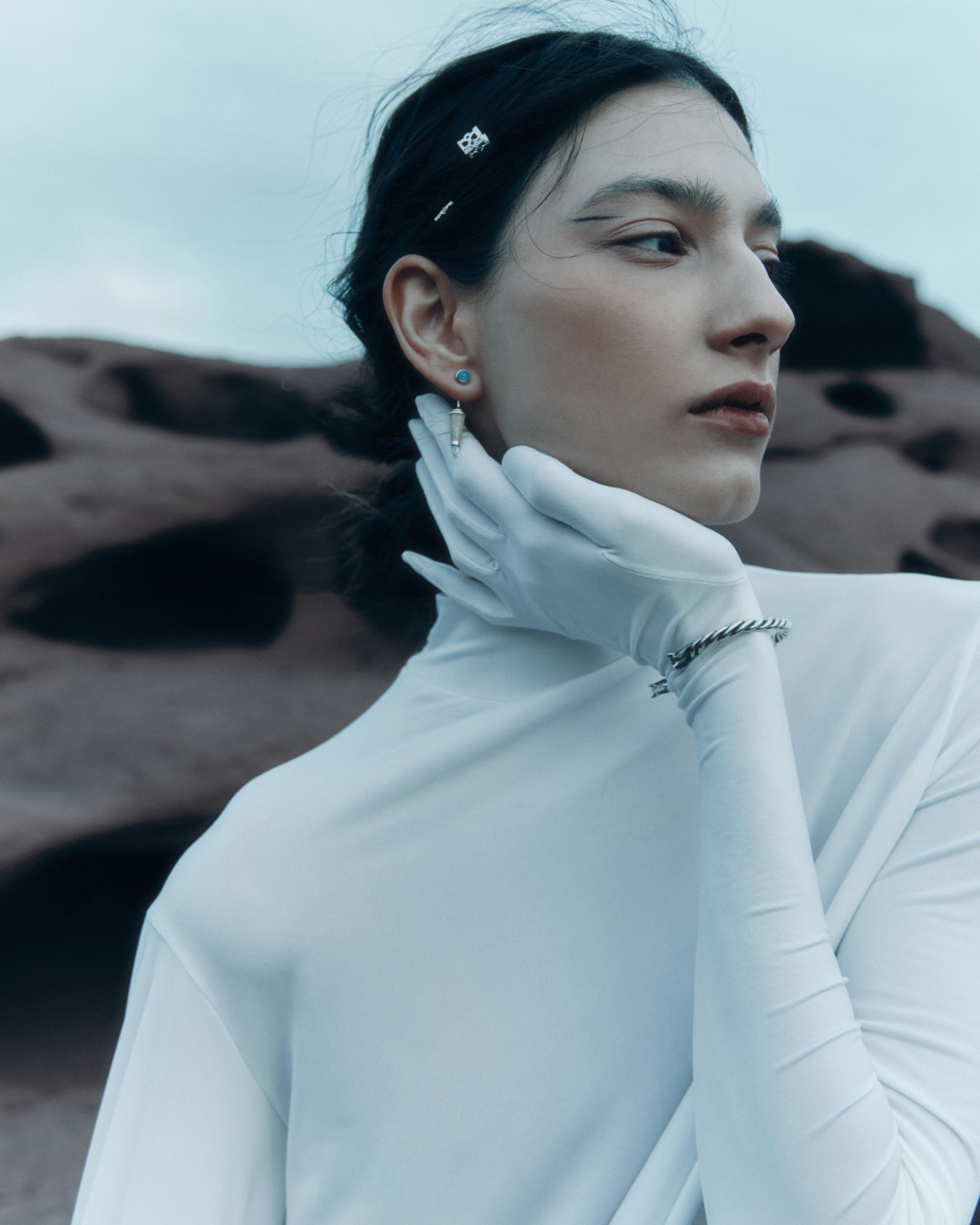 На «красных скалах» Катутау: каверстори нового номера Harper's BAZAAR Kazakhstan