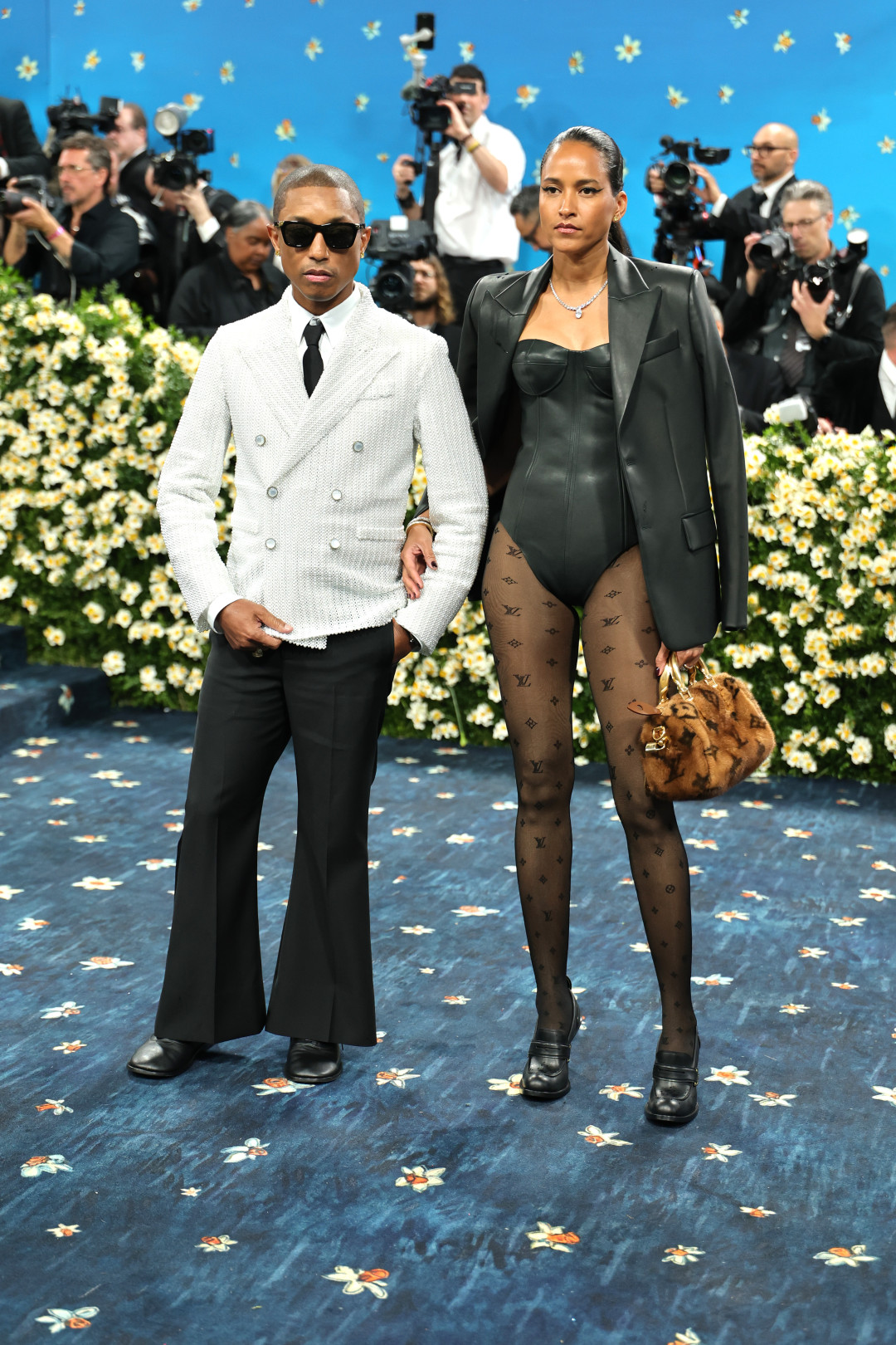 Горячий тренд с ковровой дорожки Met Gala 2025 — no pants 