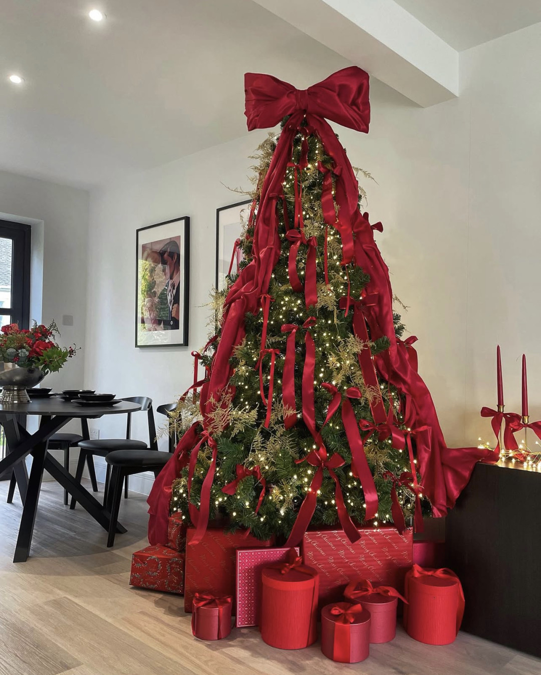 Как украсить елку к 2026 году? Собрали для вас стильные решения