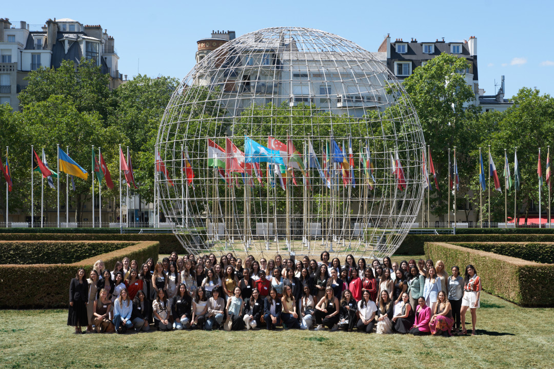 Dior и ЮНЕСКО продолжают программу для поддержки молодых женщин