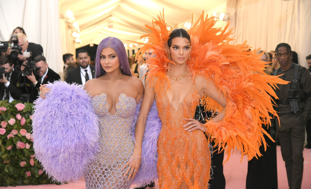 Эволюция стиля Кендалл и Кайли Дженнер