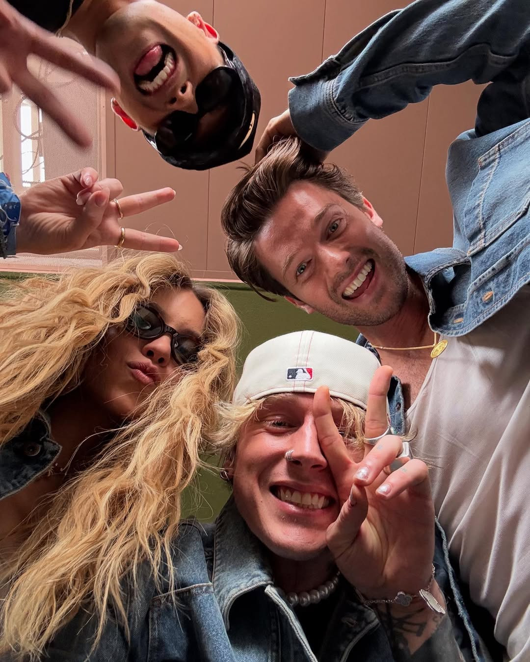 Machine Gun Kelly и Сидни Суини встречаются?