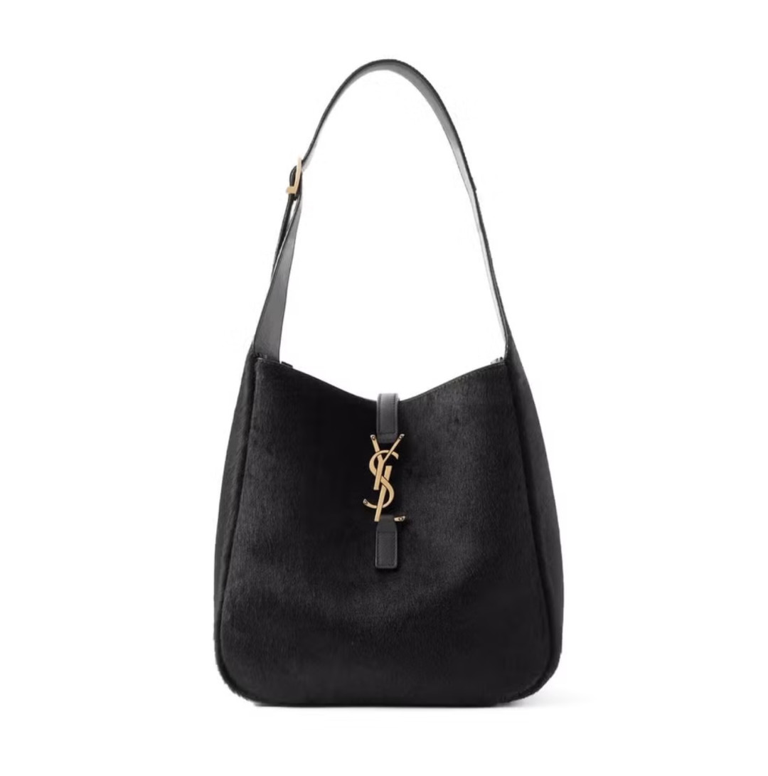 Как комбинировать платья с кроссовками