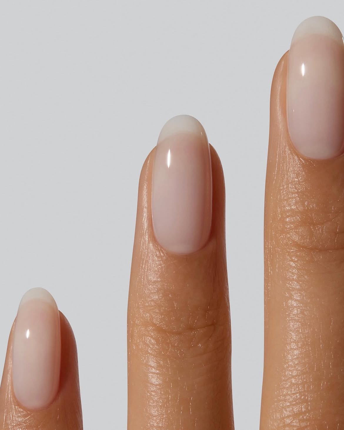 Cloud Nails: как повторить самый утонченный маникюр этого сезона?