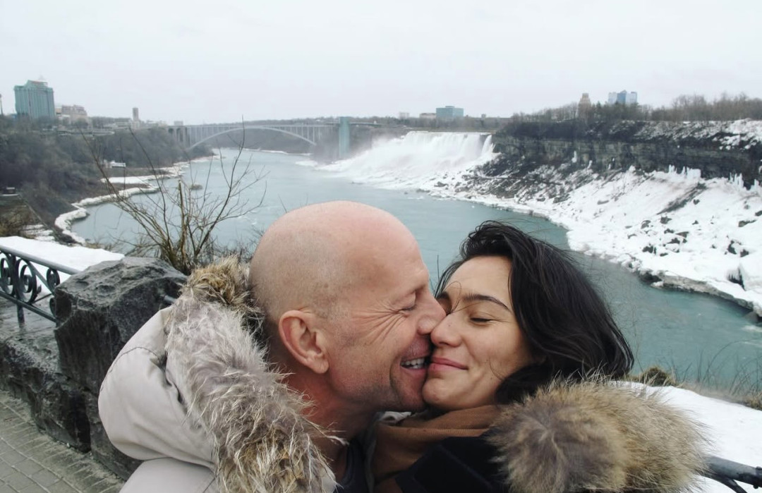 «Наш брак рушится»: Эмма Хеминг поделилась мыслями о разводе с Брюсом Уиллисом