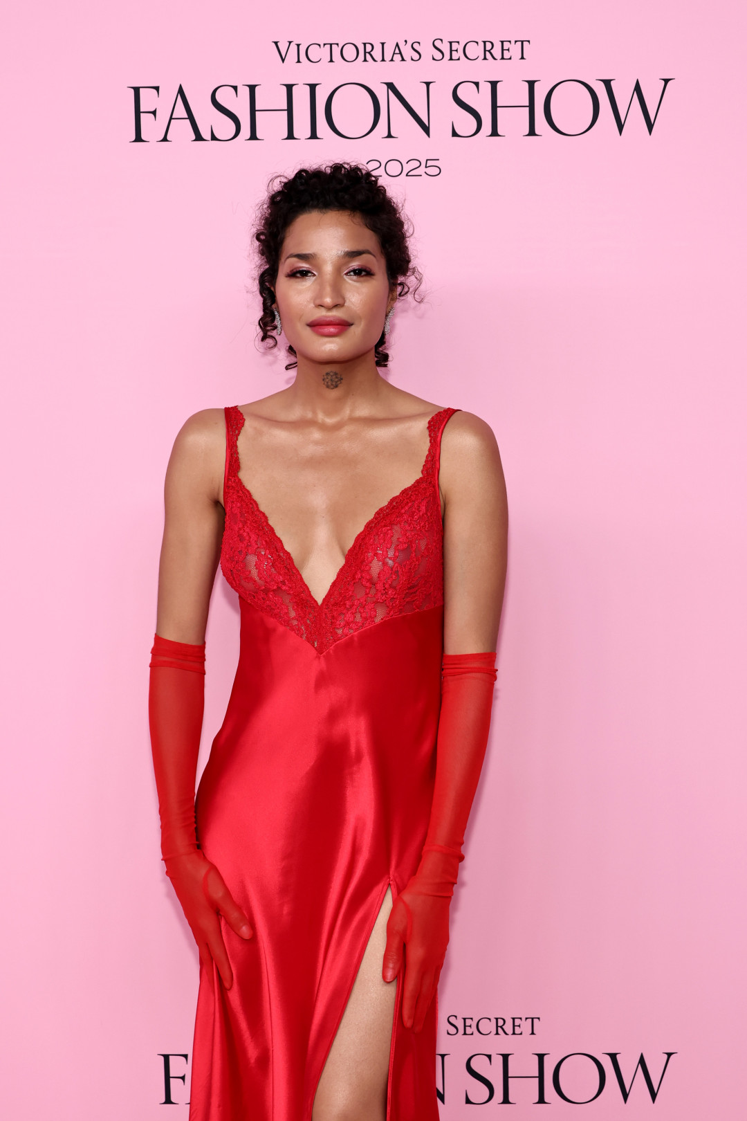 Кто сидел в первом ряду на показе Victoria’s Secret 2025?