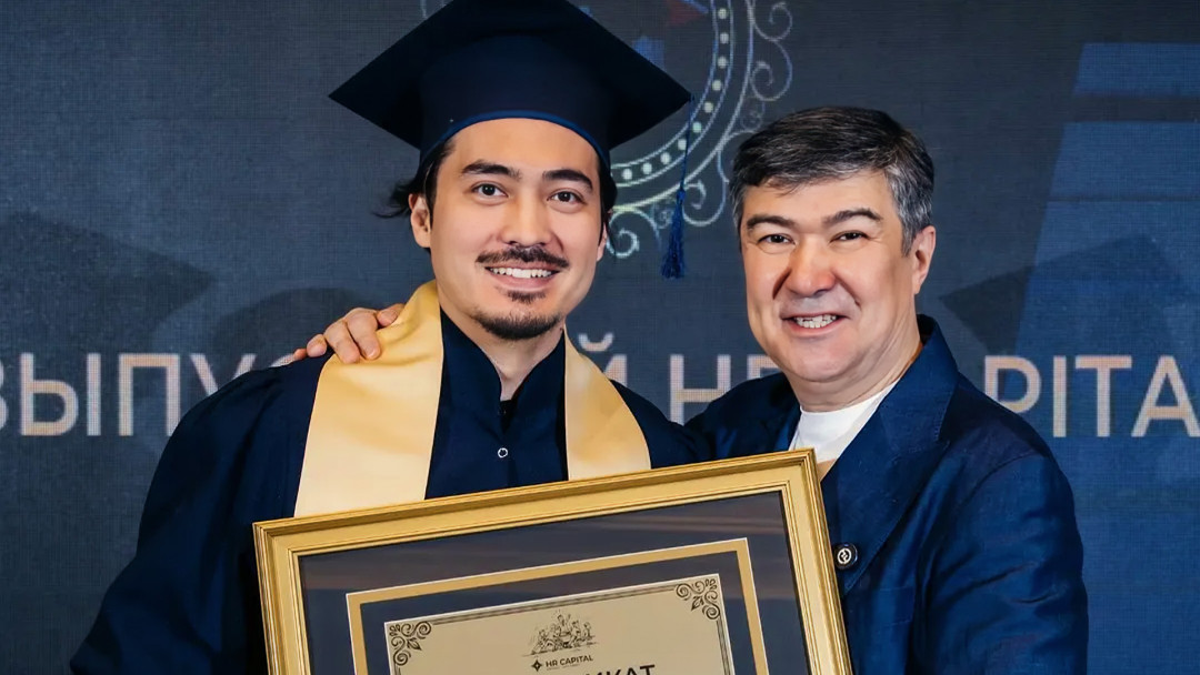 «Білім алу ешқашан да кеш емес»: Санжар Мәди, Зарина Кармен, Самал Еслямова... Оқуды кеш санамайтын отандық жұлдыздар