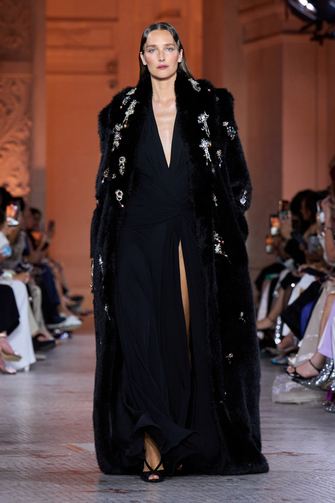 осенне-зимняя Неделя высокой моды 2025 года 