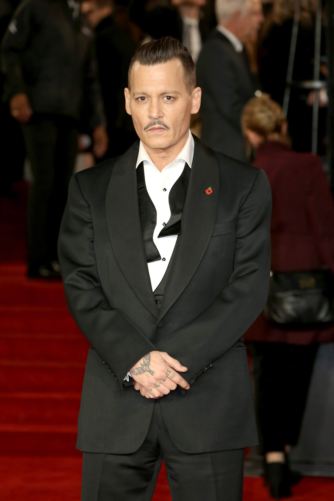 Звездные траты: что знаменитости купили на свой первый гонорар?