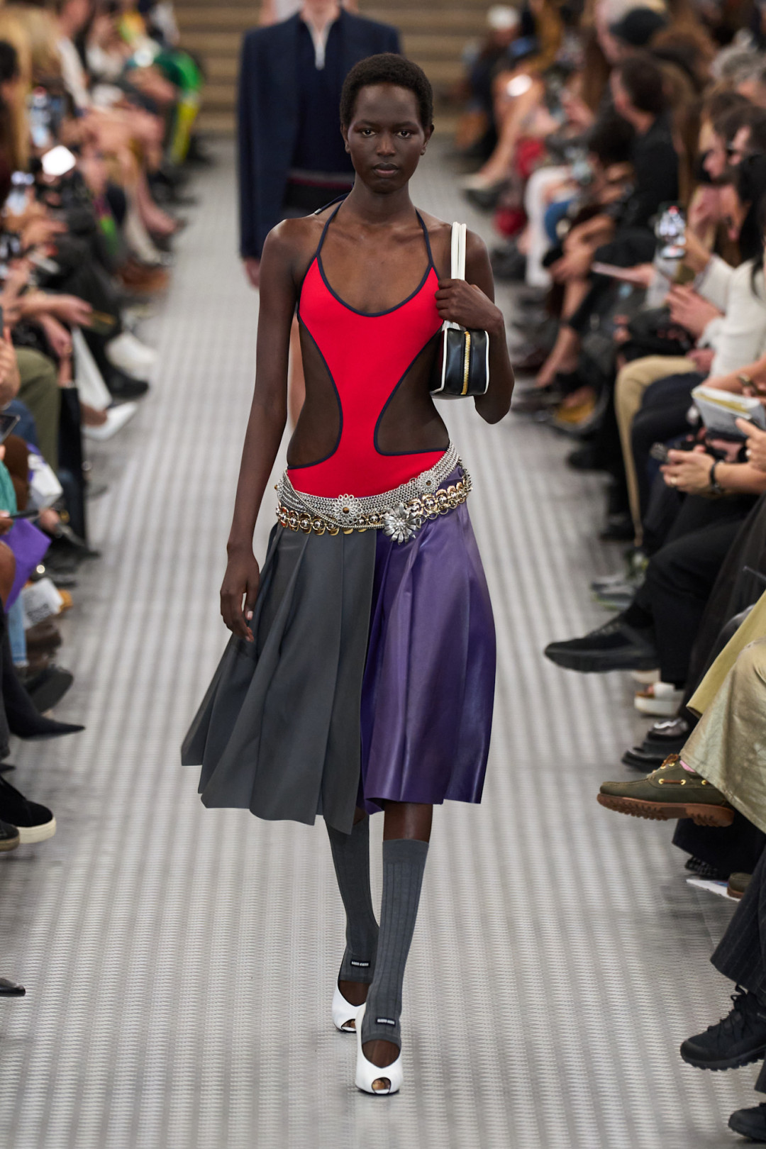 Самые небанальные сочетание оттенков, которые стоит внедрить в образы этим летом  