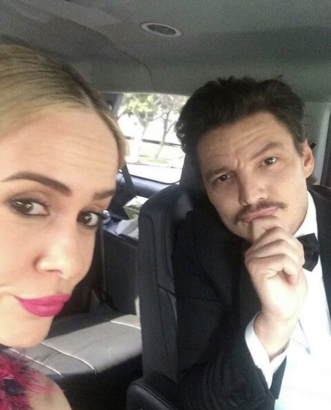 История 32-летней дружбы Педро Паскаля и Сары Полсон, проверенной бедностью, славой и расстоянием