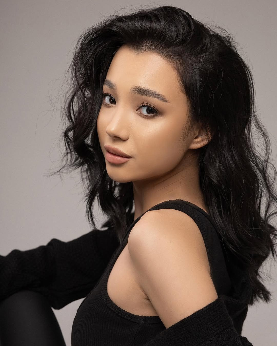 «Жұлдыздар танымалдыққа дейін және қазір…» Анеля Кенжибекова бала кезіндегі ескі фотосуретін көрсетті