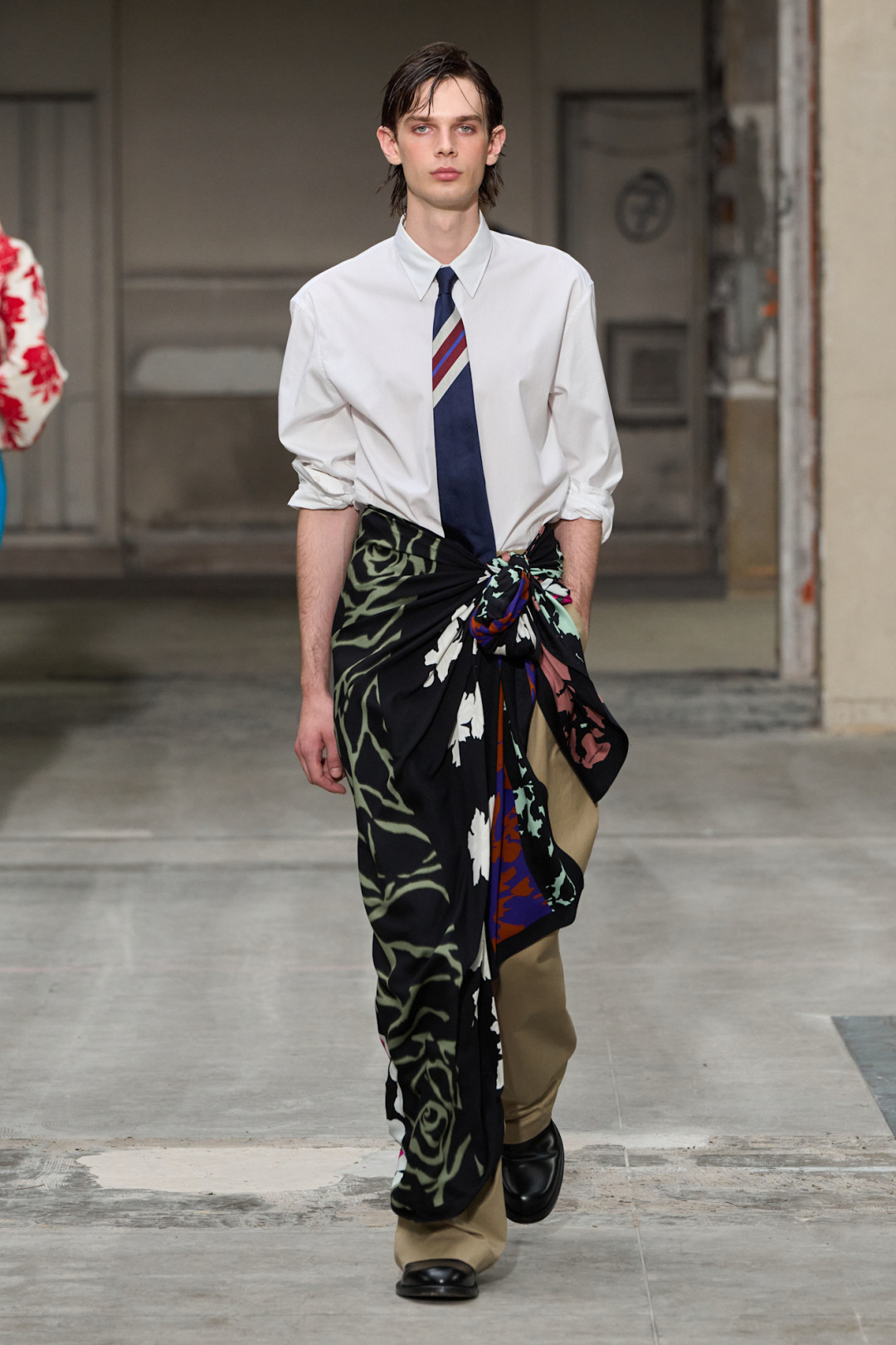 С пляжа на улицы городов: саронг стал главным аксессуаром сезона 