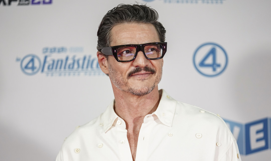 Каким ароматом пользуется Педро Паскаль