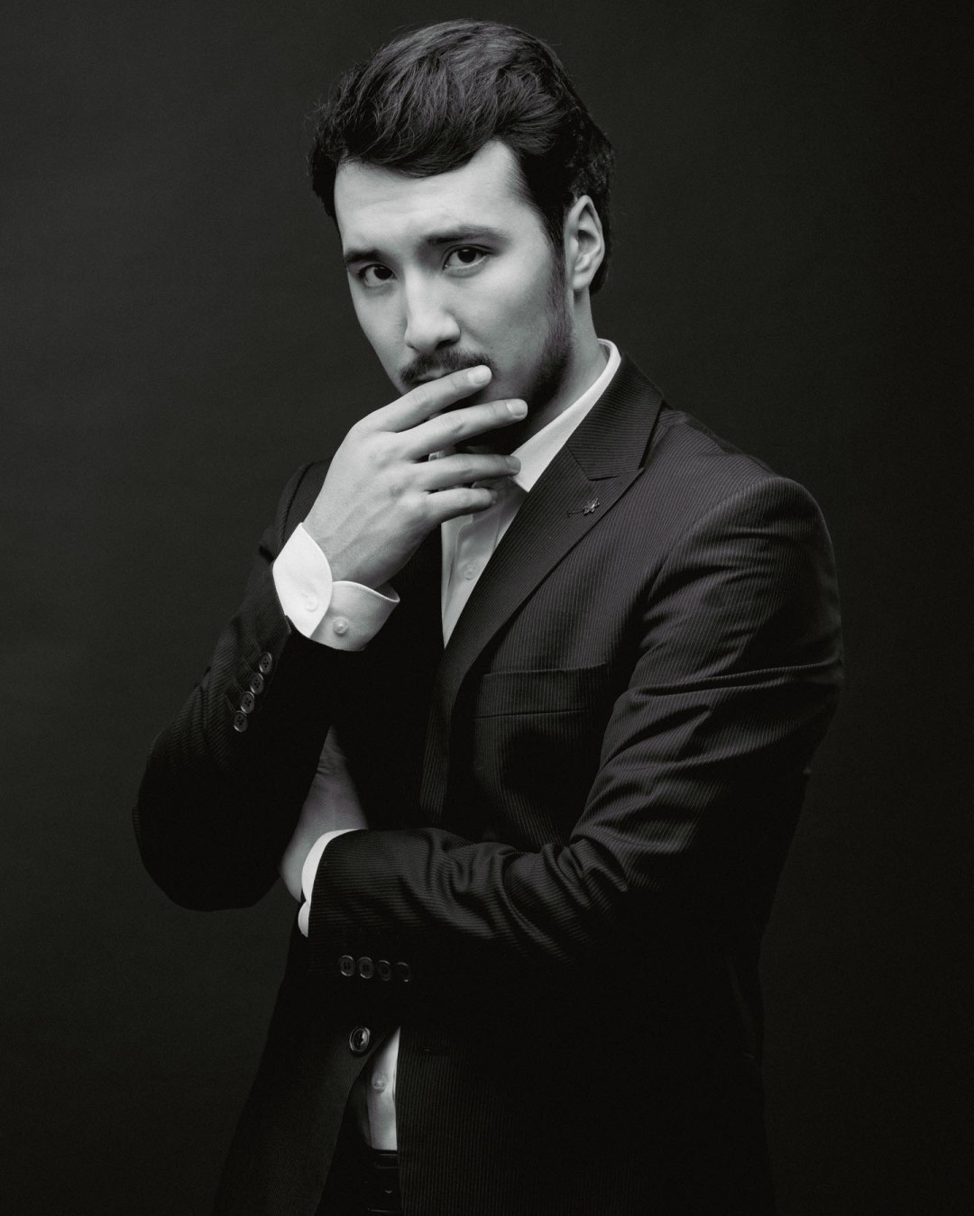 «Жұлдыздар танымалдыққа дейін және қазір…» Ермек Шынболатов бала кезіндегі ескі фотосуретін көрсетті