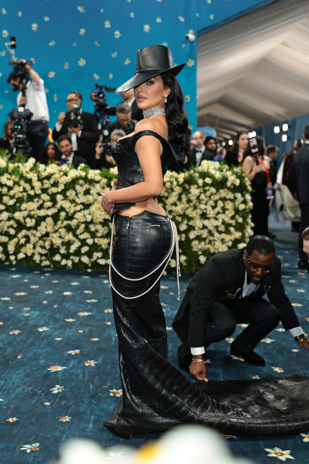 Ким Кардашьян Met Gala 2025 шарасына тым ашық образ таңдаған