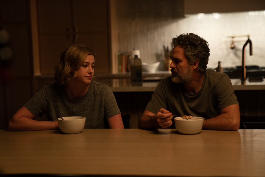 Эксклюзивное видеоинтервью Harper’s BAZAAR Kazakhstan c Лили Рейнхарт и Купером Рэффом о сериале «Хэл и Харпер»