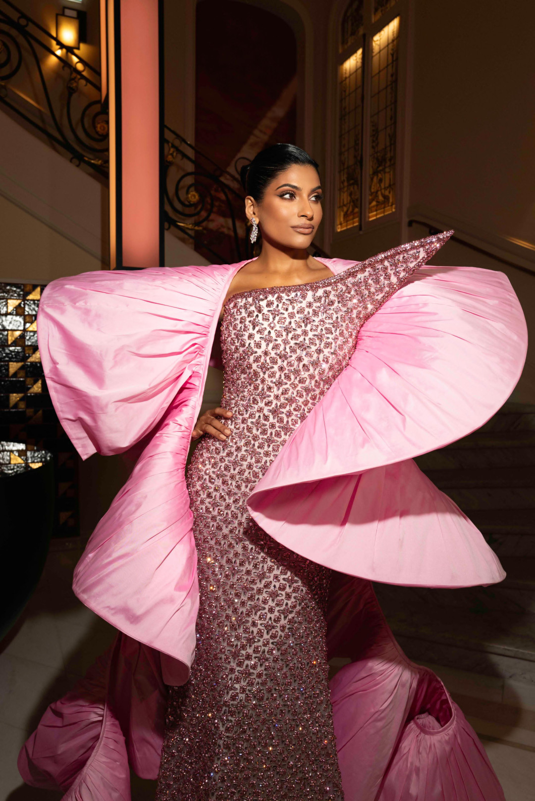 Стартовал Каннский кинофестиваль 2025 года. А вот и самые эффектные образы звезд