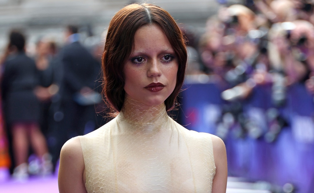 мрачный образ Дженны Ортеги