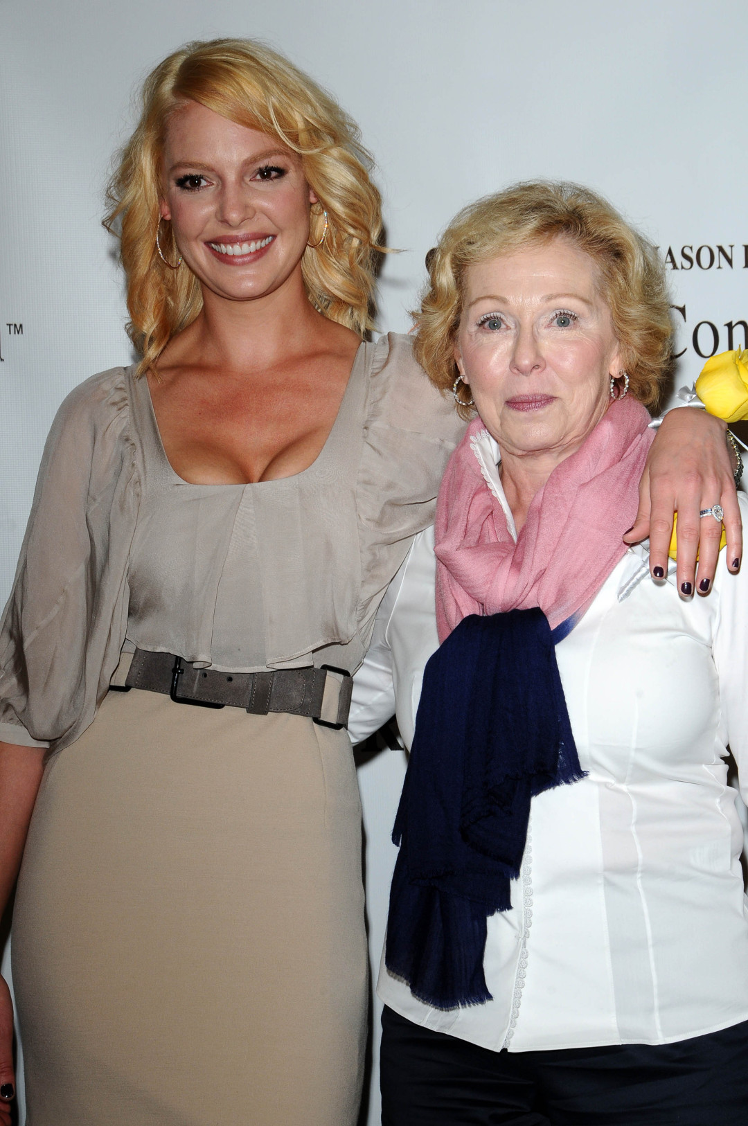 Кэтрин Хейгл и ее мать обвиняются в мошенничестве на более 300 тысяч долларов