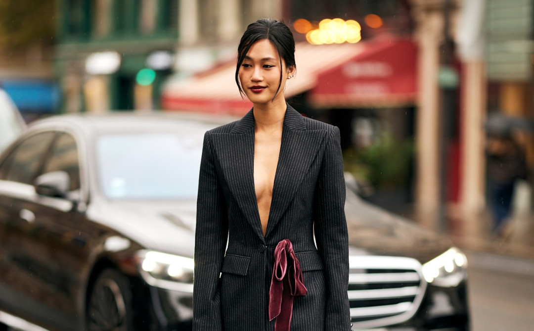 Мини-юбка и высокие сапоги