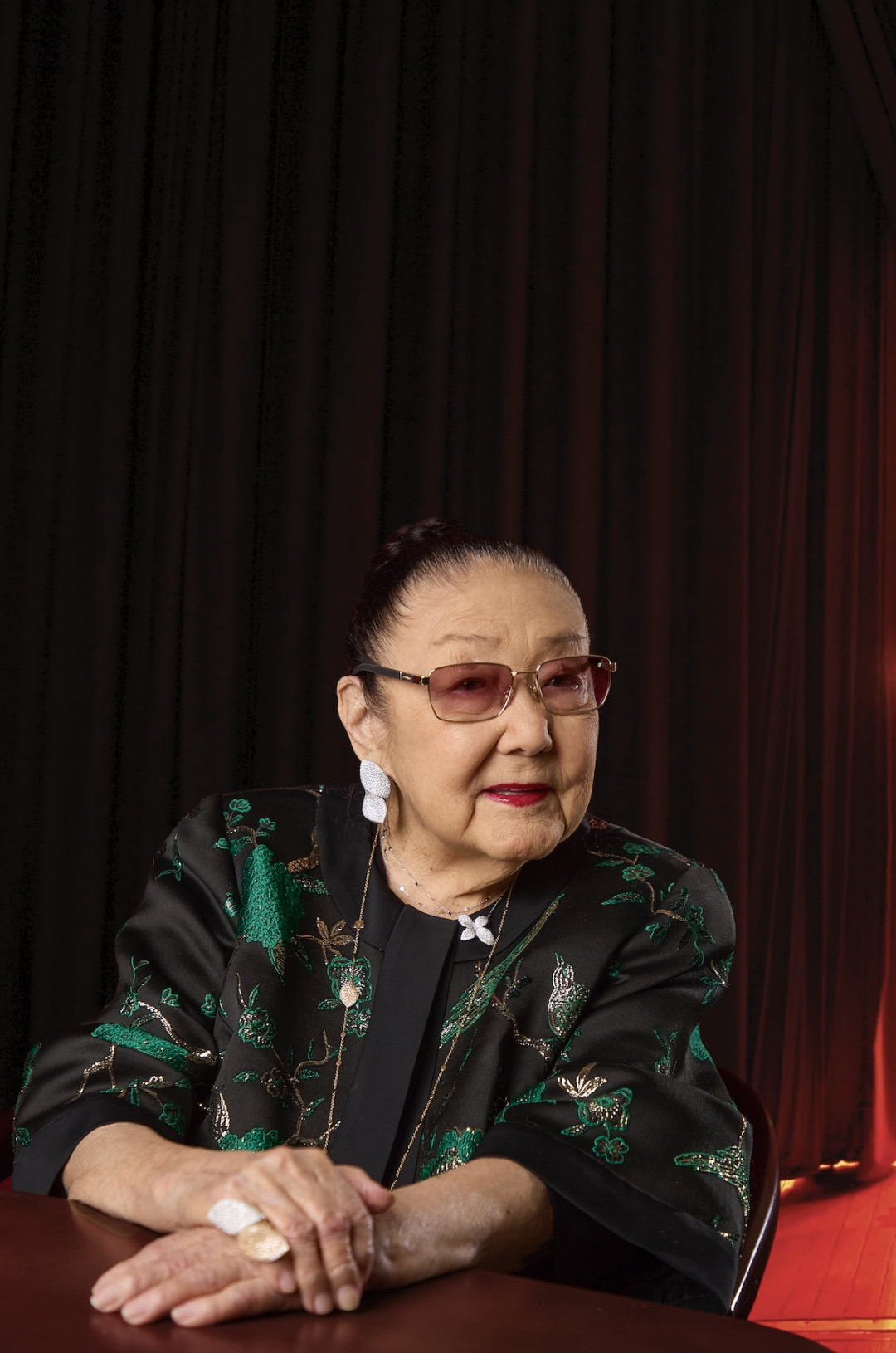 «Звездой я стану потом»: Бибигуль Тулегенова — о величие, собственном стиле и дива своего времени 