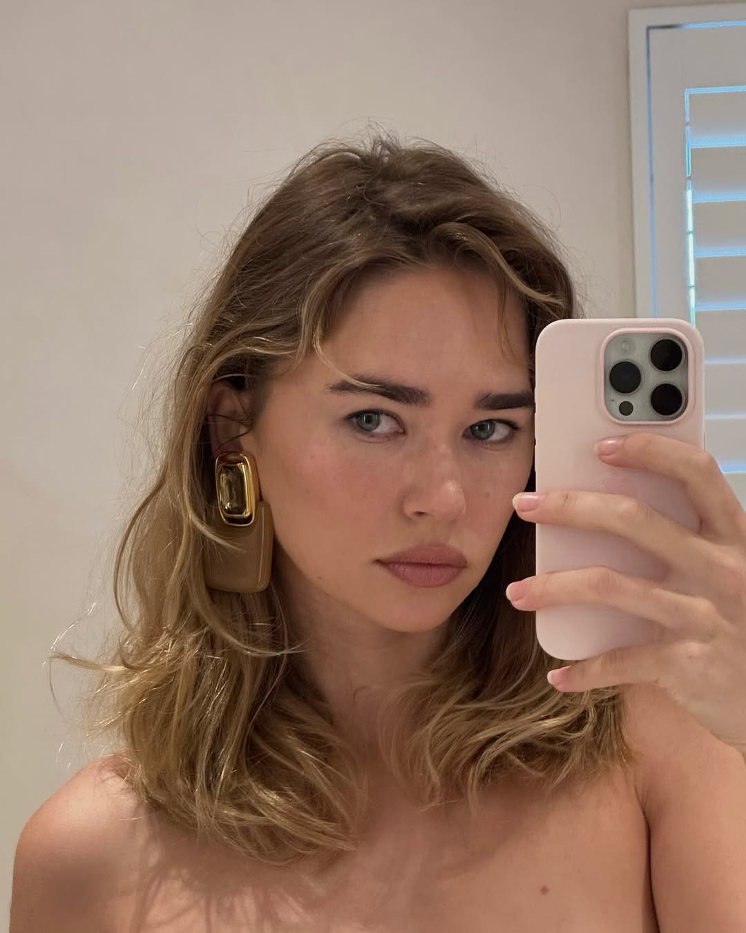 Лиам Хемсворт помолвлен?