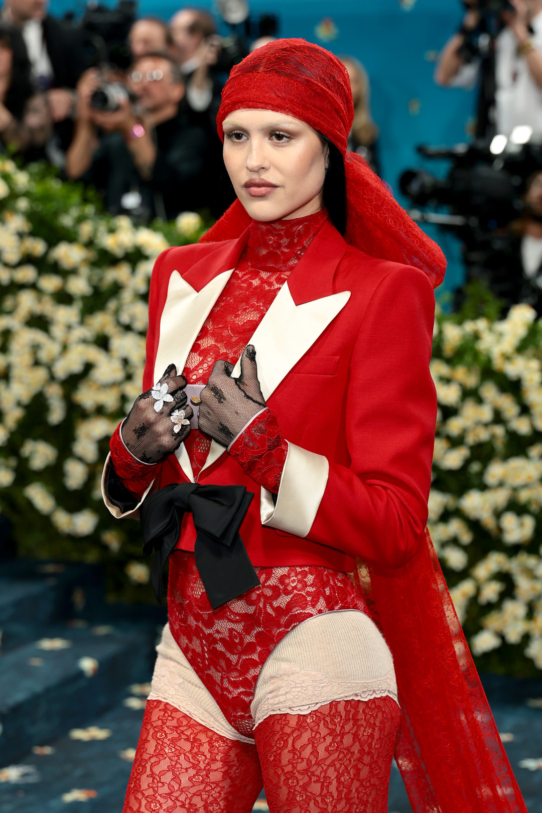 Горячий тренд с ковровой дорожки Met Gala 2025 — no pants 