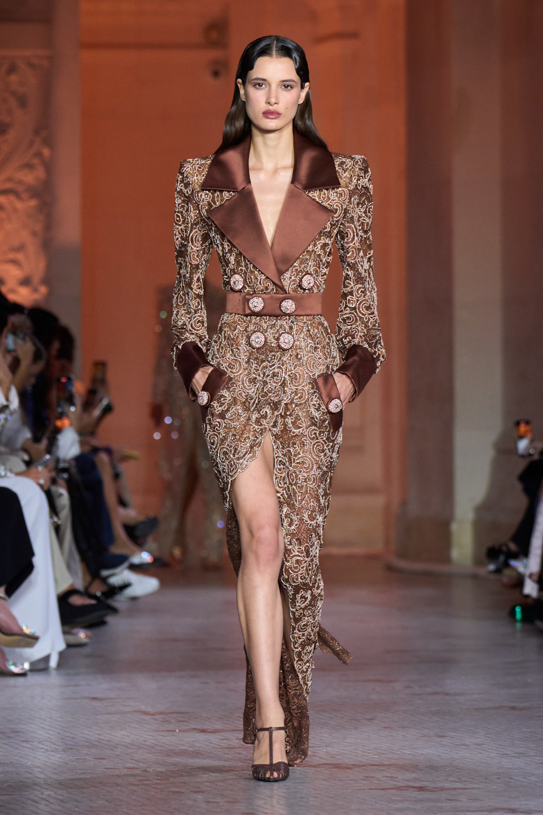 осенне-зимняя Неделя высокой моды 2025 года 