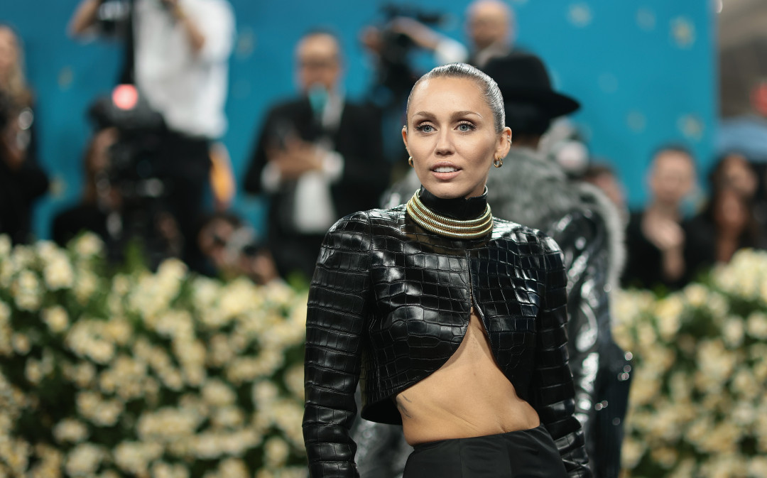 Майли Сайрус поделилась, какой компонент считается залогом ее красивой и сияющей кожи 